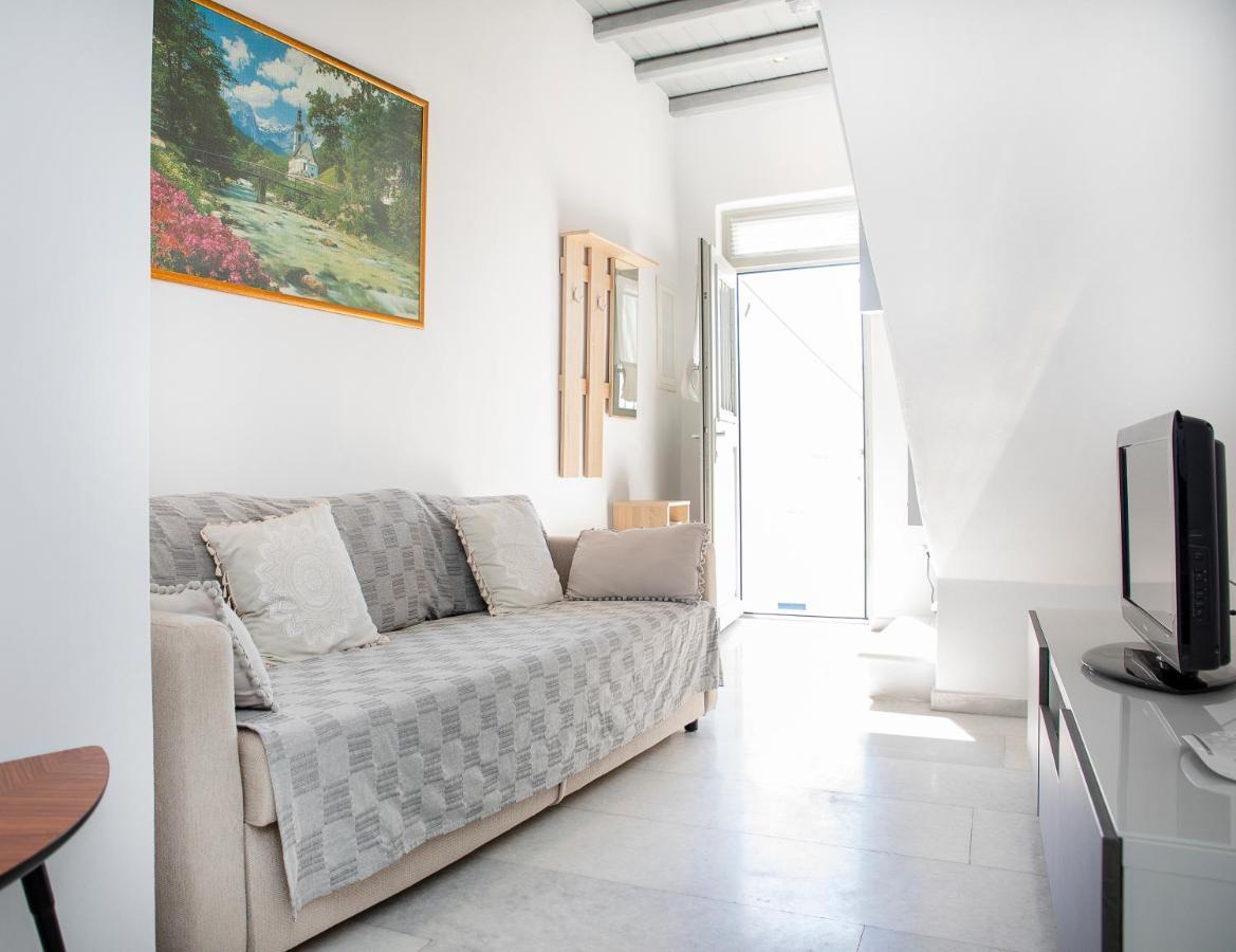 Caper-2 Bedroom Traditional Home With Amazing View เนาซา ภายนอก รูปภาพ